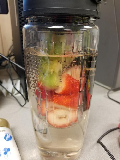 Bouteille d'eau pour infuseur de fruits sans BPA de 1000 ml avec shaker photo review