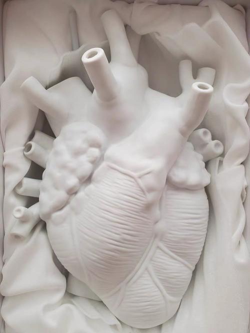 Creative Heart Vase with Human Statue for Valentine's Day or Christmas Gift photo review