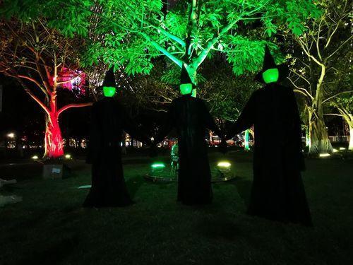 Halloween Witch Light Decoration, 7-color Lighting Scene Props Garden Decoration photo review