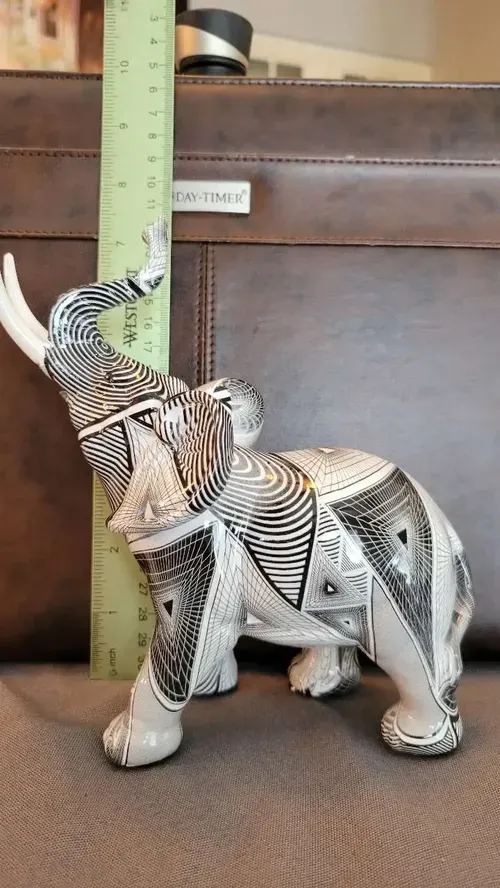 Modern Elephant Resin Ornaments - Decorative Sculptures for Living Room photo review