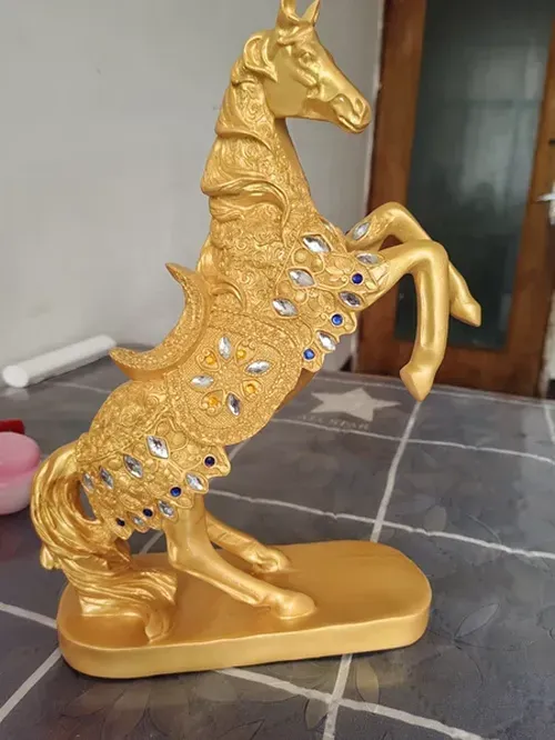 Nordic Resin Horse Sculptures for Home Decoration photo review