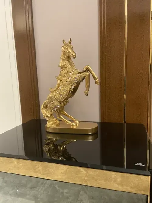 Nordic Resin Horse Sculptures for Home Decoration photo review