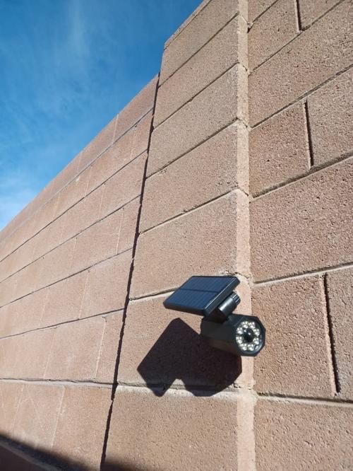 Solar Simulation Camera Wall Light for Outdoor Security photo review