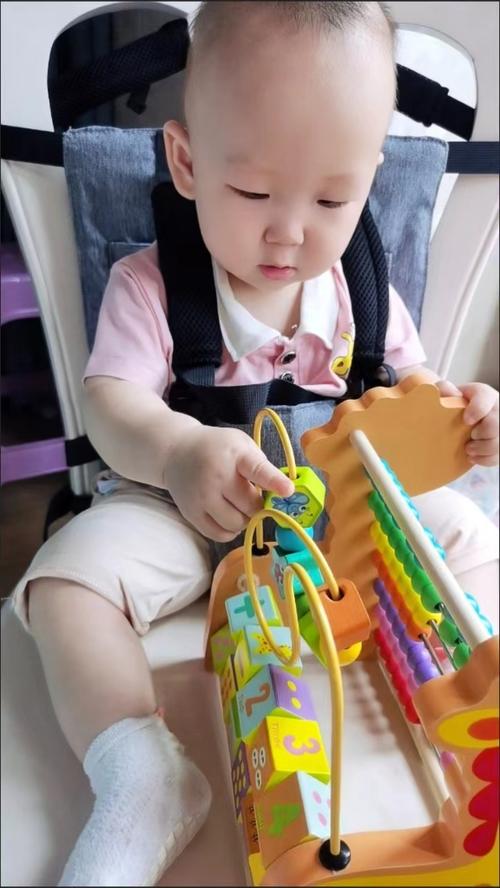 Travel High Chair for Babies, Portable High Chair for Baby, Travel High Chair for Toddlers with Adjustable Straps photo review