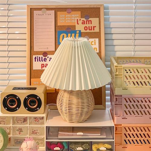 Vintage Rattan Pleated Table Lamp with USB Cable, Warm White Light, Nordic Style, for Living Room, Bedroom, Desk, Gift